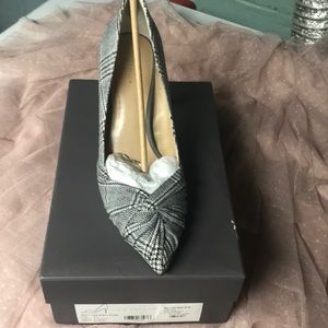 Mila top knot pump , color rock grey